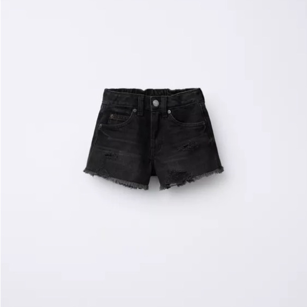 Zara highwaisted black  Distressed Women Shorts